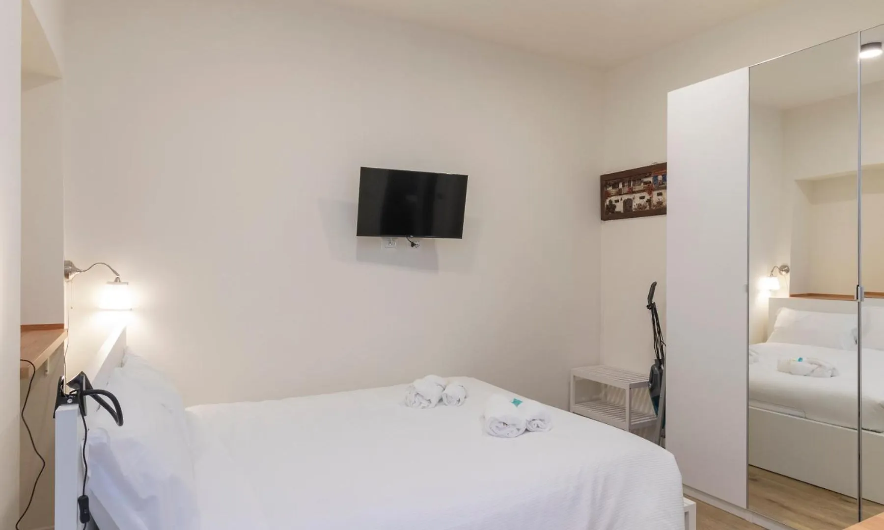I Host Apartment - Pomponazzi Rosa Milan Italy